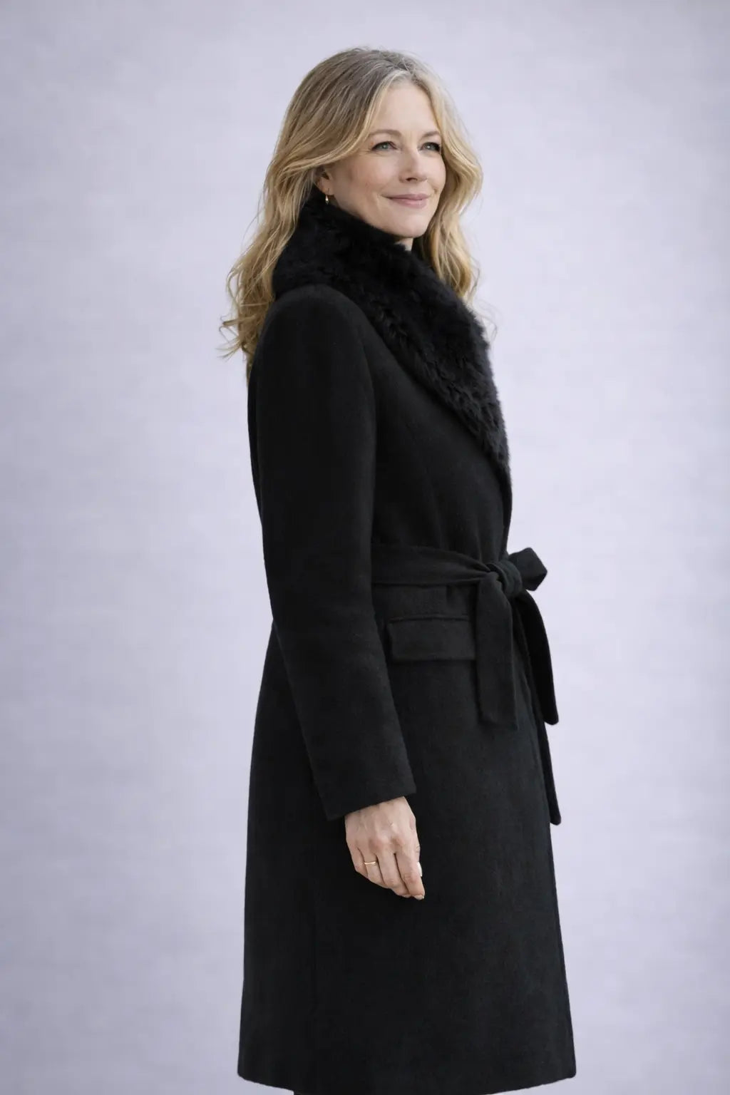 Manteau long élégant avec col en fausse fourrure